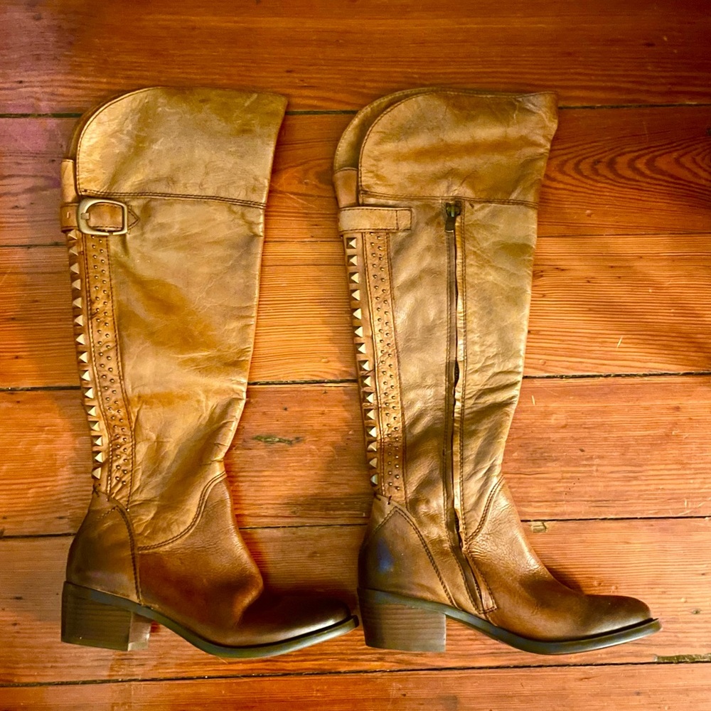 Leather knee-high camel-coloured boots